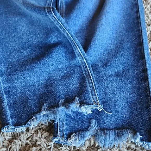 KanCan Distressed Denim Capris Size 13 - Picture 3 of 8